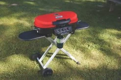 Coleman RoadTrip Stand-Up 285 Grill|-|Gril à Propane RoadTrip 285 Avec Piètement à Roulettes -Coleman CAN 2000033676 7E 7ELife 20No 20Color