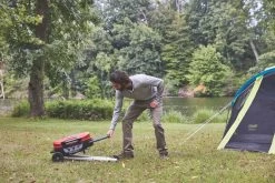 Coleman RoadTrip Stand-Up 225 Grill|-|Gril à Propane RoadTrip 225 Avec Piètement à Roulettes -Coleman CAN 2000033681 7E 7ECamp 20No 20Color