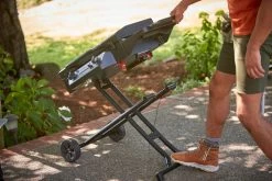 Coleman RoadTrip Griddle With Lid Propane InstaStart|-|Plaque De Cuisson RoadTrip Propane InstaStart 24 Coleman RoadTrip Griddle With Lid Propane InstaStart|-|Plaque De Cuisson RoadTrip Propane InstaStart -Coleman CAN 2000038252 7E 7ELifestyle2 20No 20Color