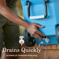 Coleman Atlas Series Wheeled Cooler - 62 Quart|-|Glacière Sur Roulettes Atlas Series - 62 Quart -Coleman CAN 2156019 7E 7ELifestyle1 20Dusk