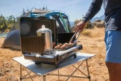 Coleman Classic 2-In-1 Camping Grill/Stove|-|Gril/réchaud De Camping 2 En 1 Classique 16 Coleman Classic 2-In-1 Camping Grill/Stove|-|Gril/réchaud De Camping 2 En 1 Classique -Coleman CAN 2157480 7E 7ELifestyle1 20Black